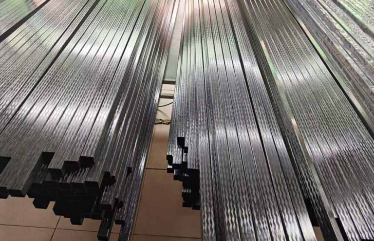 het productieproces van koolstofvezel in een fabriek waar composietmaterialen worden vervaardigd