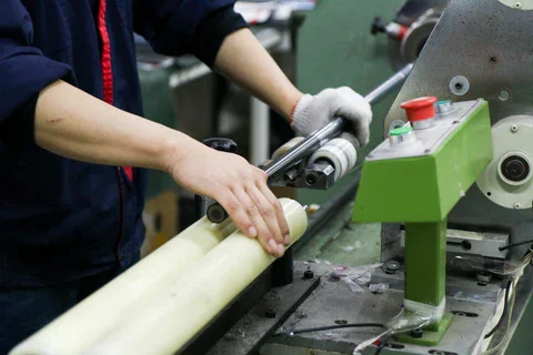 Roll wrapping process for carbon fiber tube manufacturing
